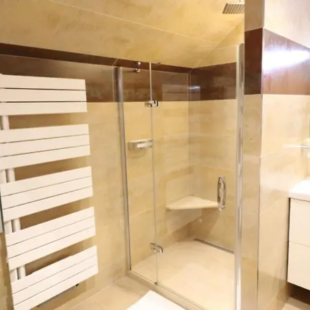 Holiday home Maison De Caractere 5 Ch, Spa, Jardin, 8 Pers, Saint-flour - Fr-1-742-279 *